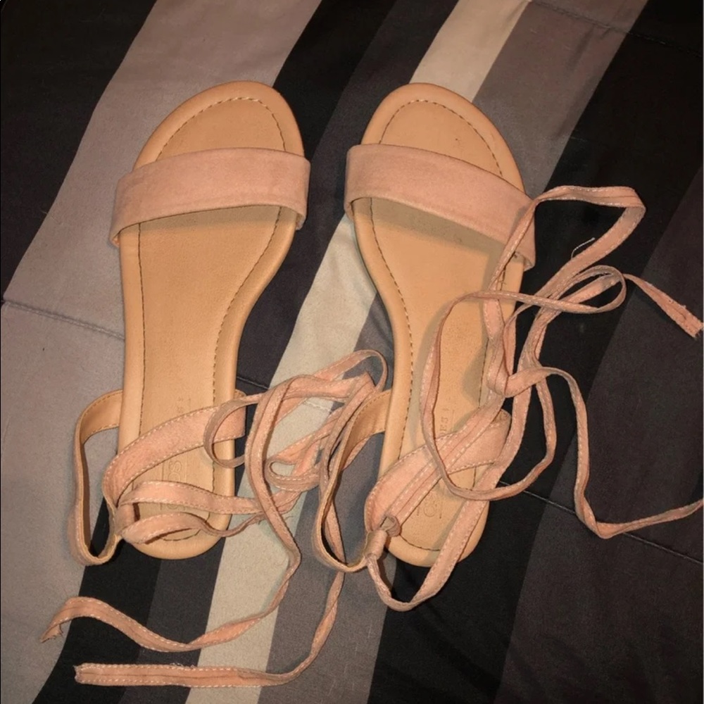 Tie sandals